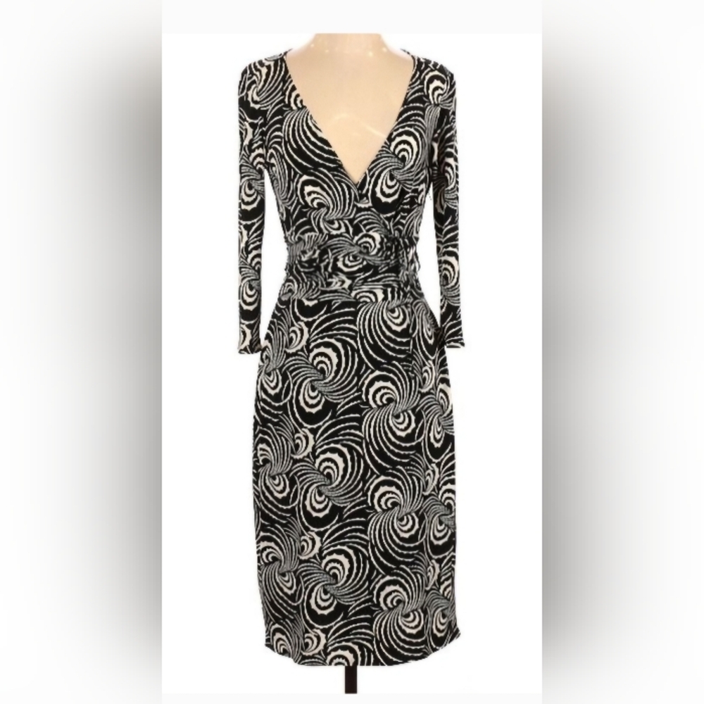 Laundry By Shelli Segal Black and White Patterned Midi Dress With Ruched Waist